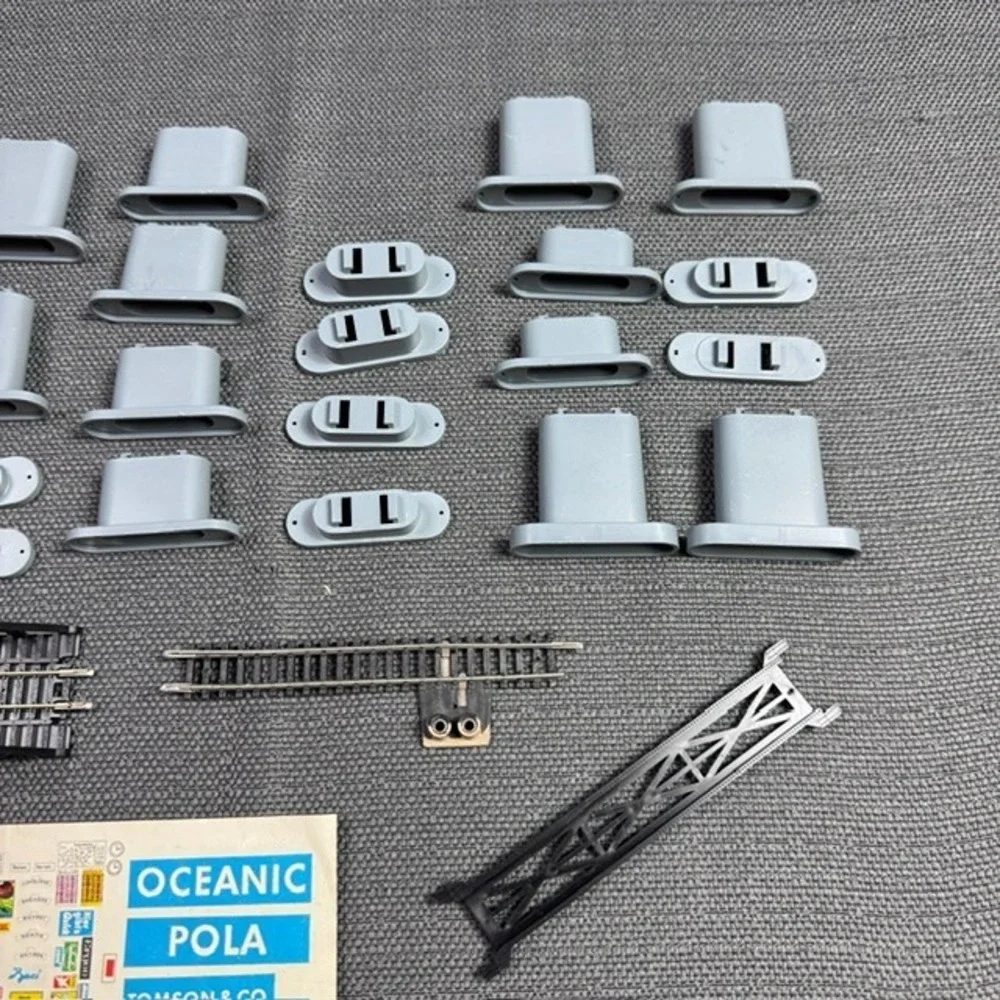 N Scale Atlas 25 piece Pier Set NOS #2541 with bridge, decals